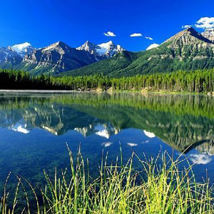 Icefields Parkway, connecting Banff National Park and Jasper National Park